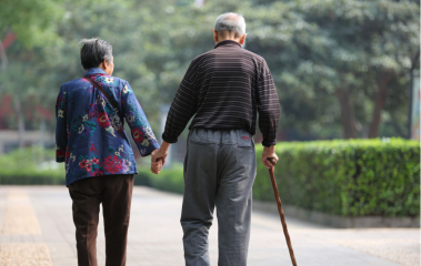 行业解析/2022即将迎来退休高峰期，众多独居老人的养老问题如何解决？